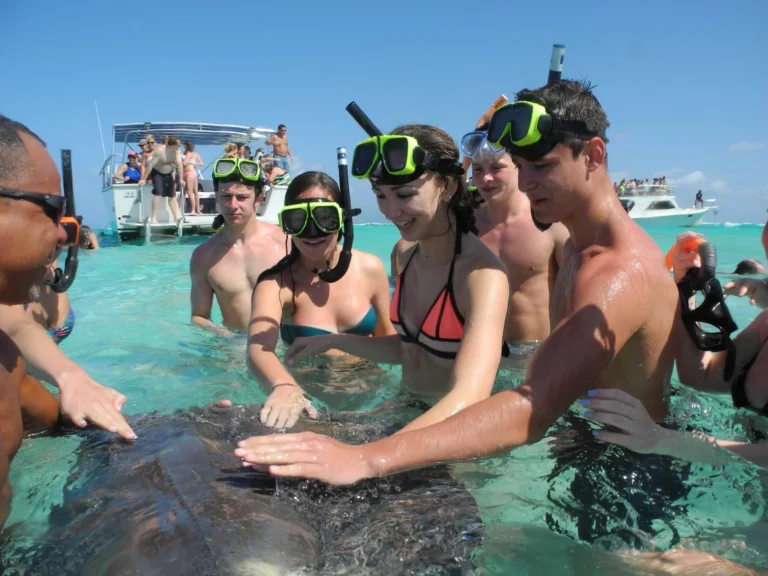 Stingray-City-Stingray-Interaction